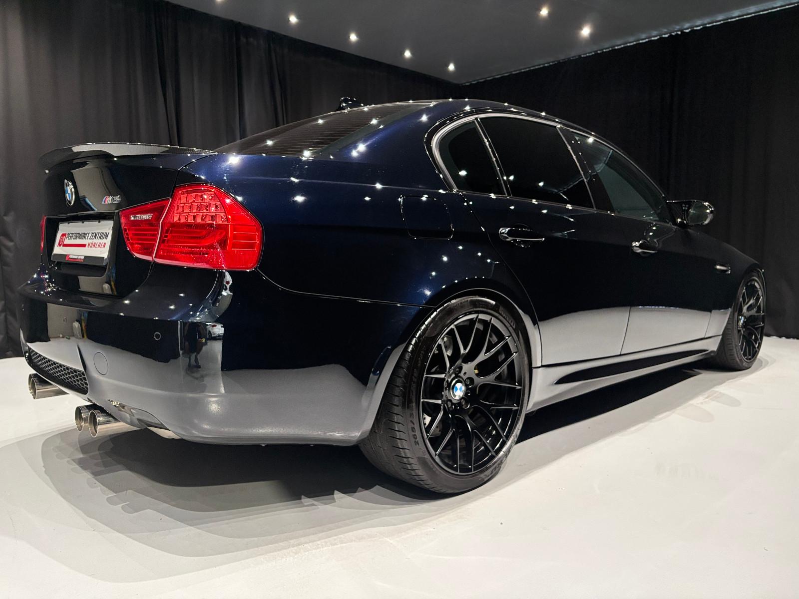 BMW M3 COMPETITION E90 4.0 V8 420ch DKG - ÉCHAPPEMENT M PERFORMANCE - CUIR NOVILLO ROUGE - AUDIO BMW INDIVIDUAL - SUSPENSION EDC - TOIT OUVRANT
