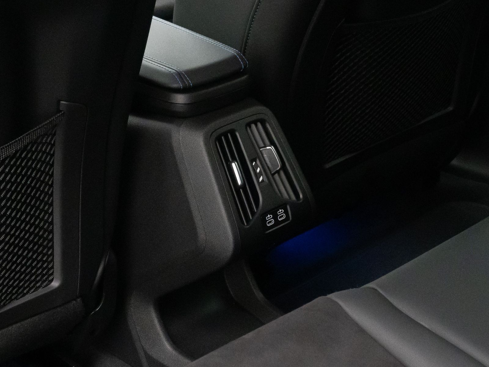 Fahrzeugabbildung BMW iX1 xD30 M Sport DAB Kamera FernlichtAss Komfort