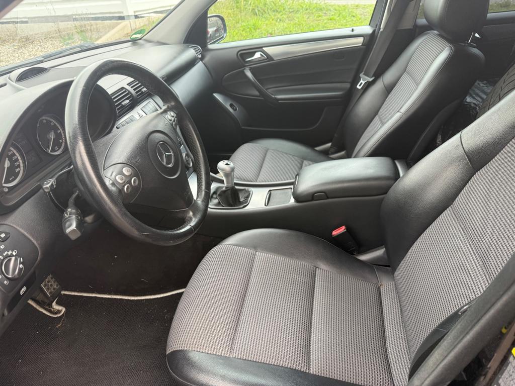 Mercedes-Benz C 230
