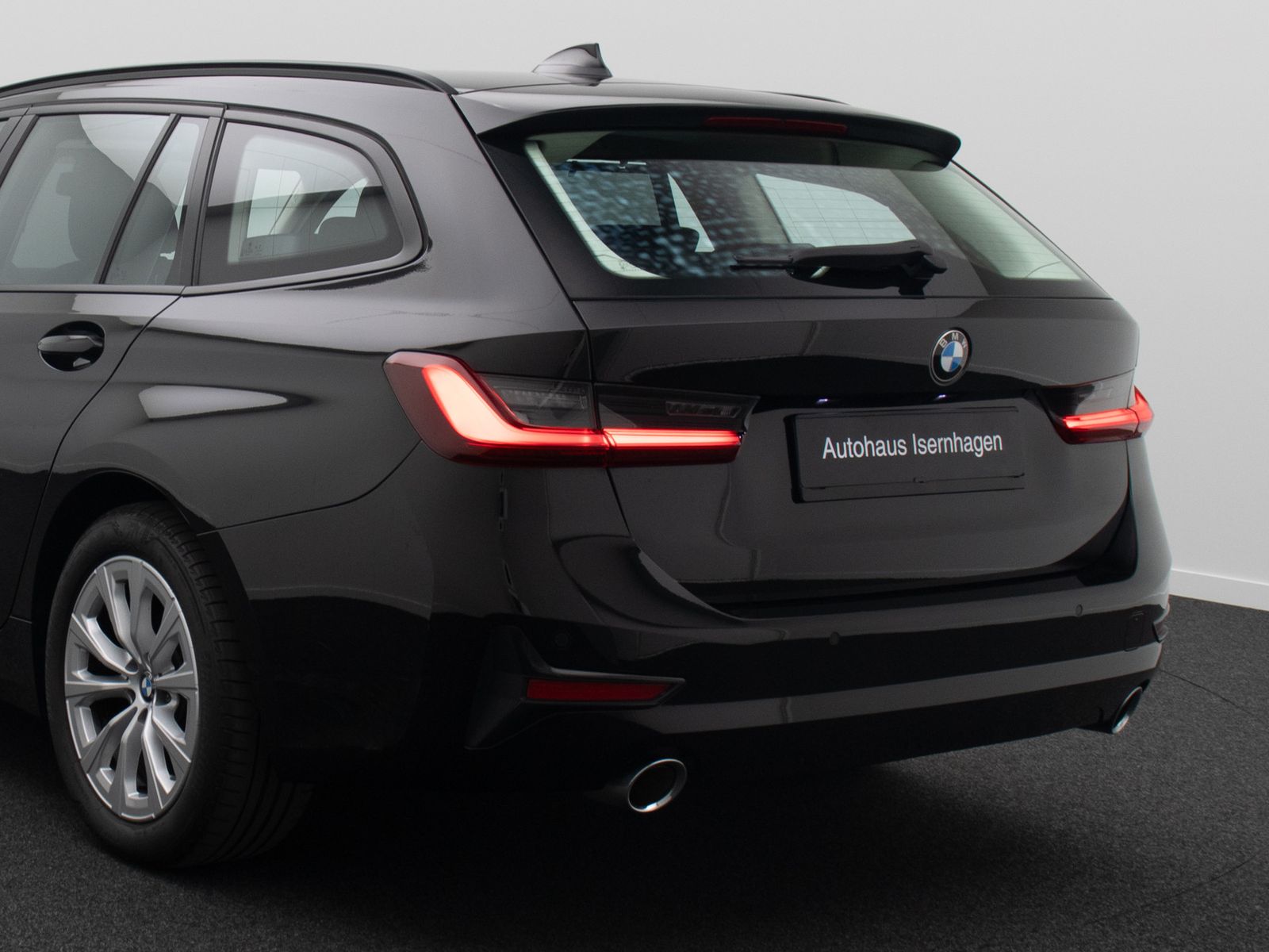 Fahrzeugabbildung BMW 320d xD Alarm DAB DriveAss PDC Geschwindig WiFi