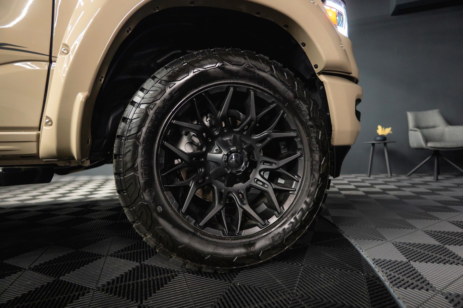 Fahrzeugabbildung Dodge RAM 5.7 V8 HEMI 4x4 ARMY STYLE Offroad LONGBED