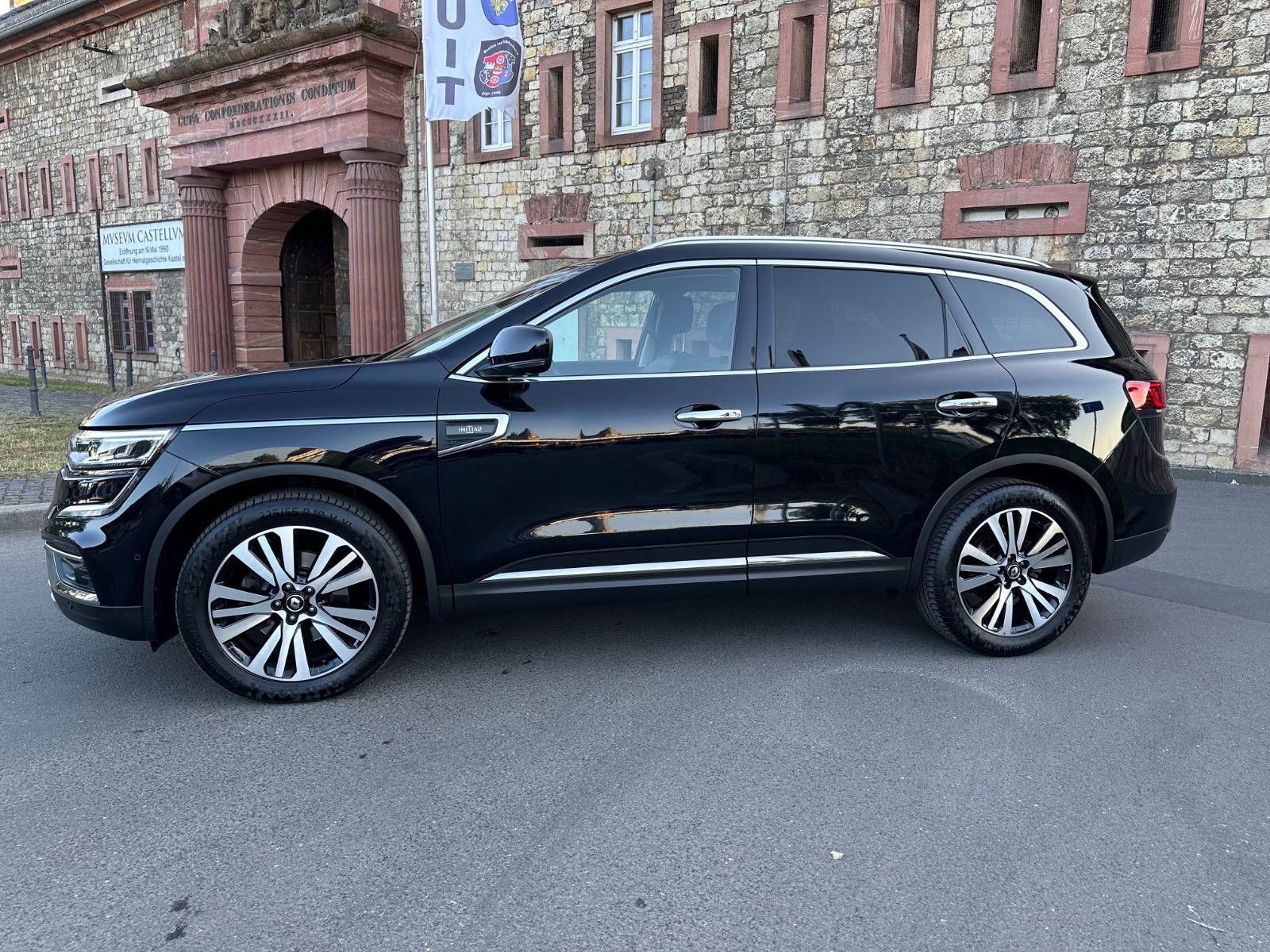 Fahrzeugabbildung Renault KOLEOS INITIALE PARIS 4x4*MOD.2022+LEDER+AHK*