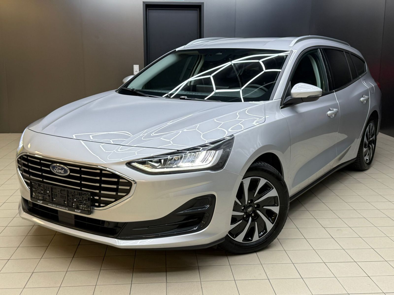 Fahrzeugabbildung Ford Focus Tur 1.0 Titan >NAVI-LED-SHZ-TEMP-DAB-PDC+
