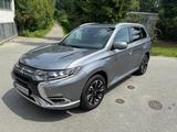 Mitsubishi Outlander Plug-in Hybrid TOP 2.4 4WD AHK - graue Mitsubishi Plug-in Hybrid Outlander