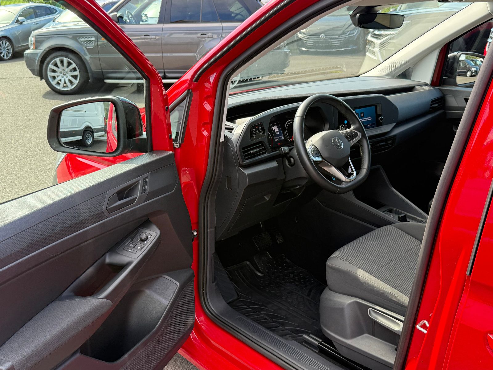 Fahrzeugabbildung Volkswagen Caddy California Maxi DSG ACC AHK LED Kam Sthz