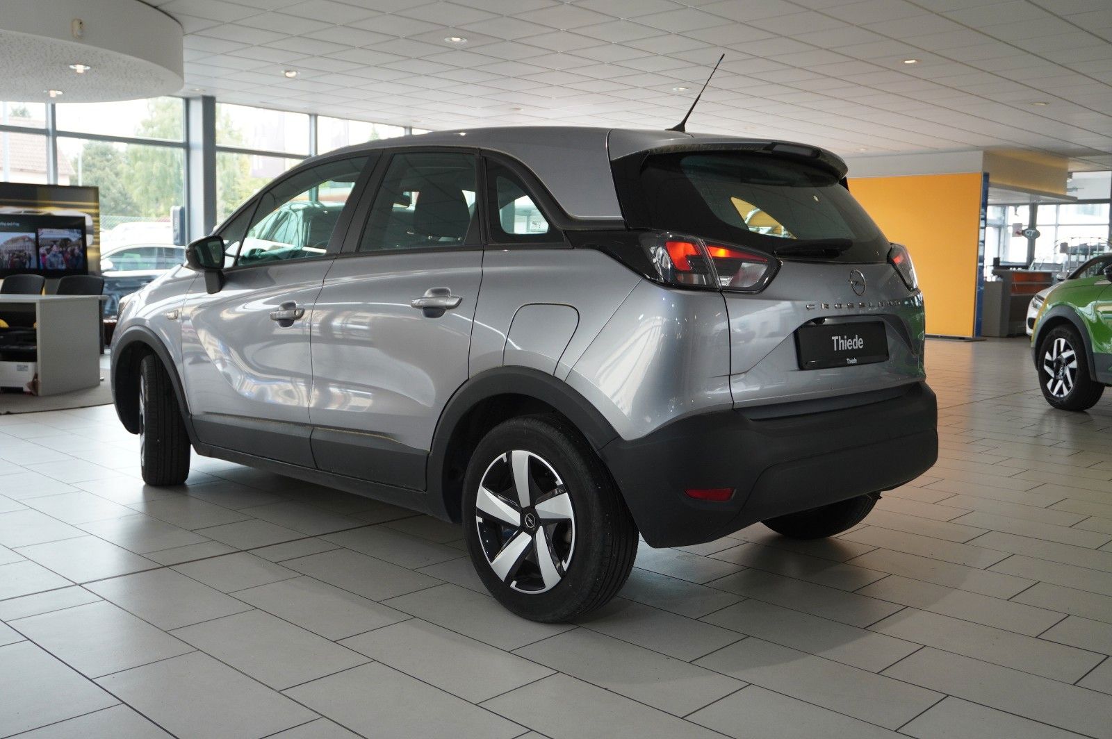 Fahrzeugabbildung Opel Crossland (X) 1.2 EDITION NAVI/LED/KAMERA/TEMP.