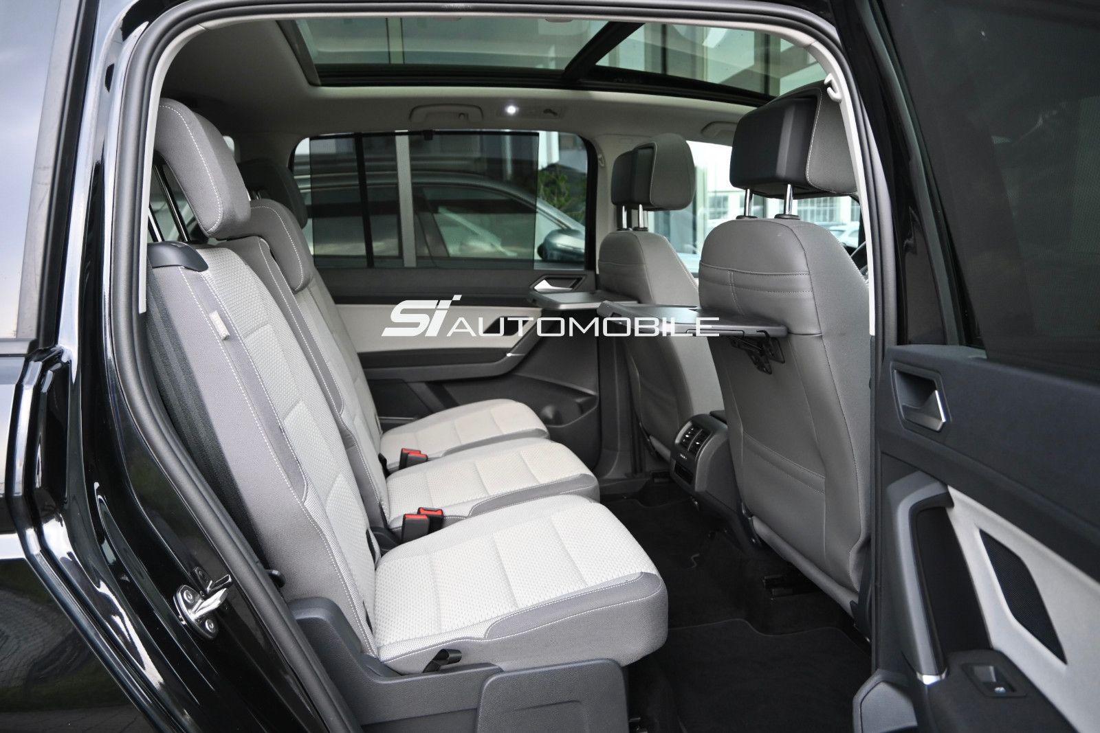 Fahrzeugabbildung Volkswagen Touran 1.5 TSI DSG °ACC°AHK°PANO°STHEIZ°DYNAUDI°
