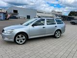 Skoda Auto Skoda Octavia - Skoda Octavia aus 2012 mit Diesel-Antrieb: Kombi