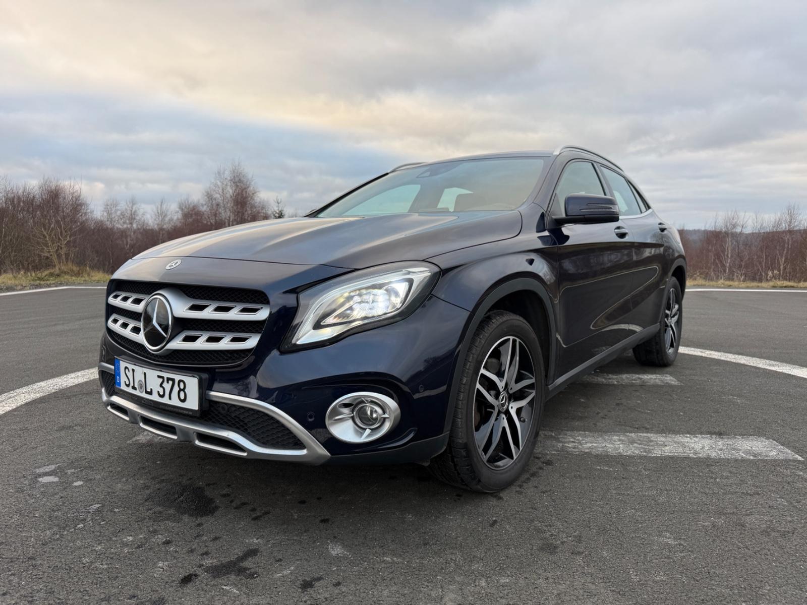 Mercedes-Benz GLA 220*4Matic*Distronic*LED*Keyless*Totwinkel