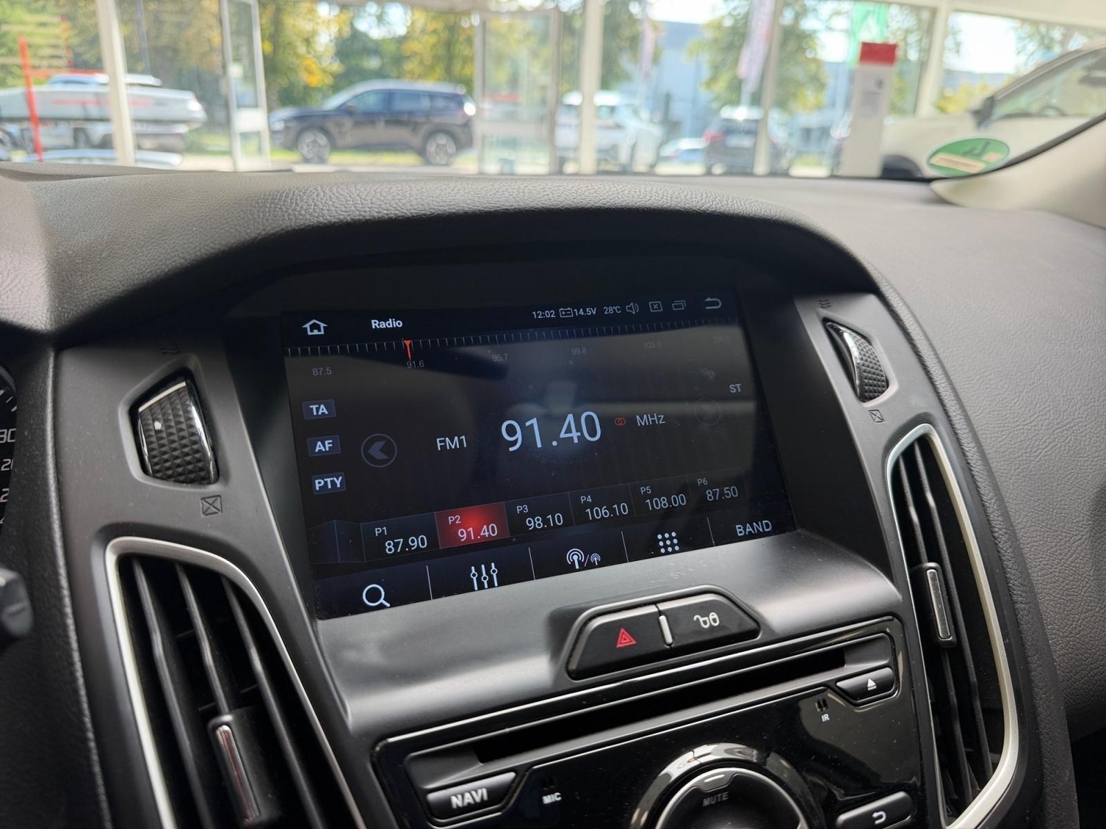 Ford Focus 2014 — photo 16