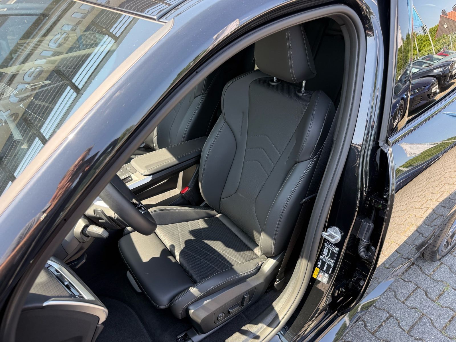BMW iX2 - Bild 10