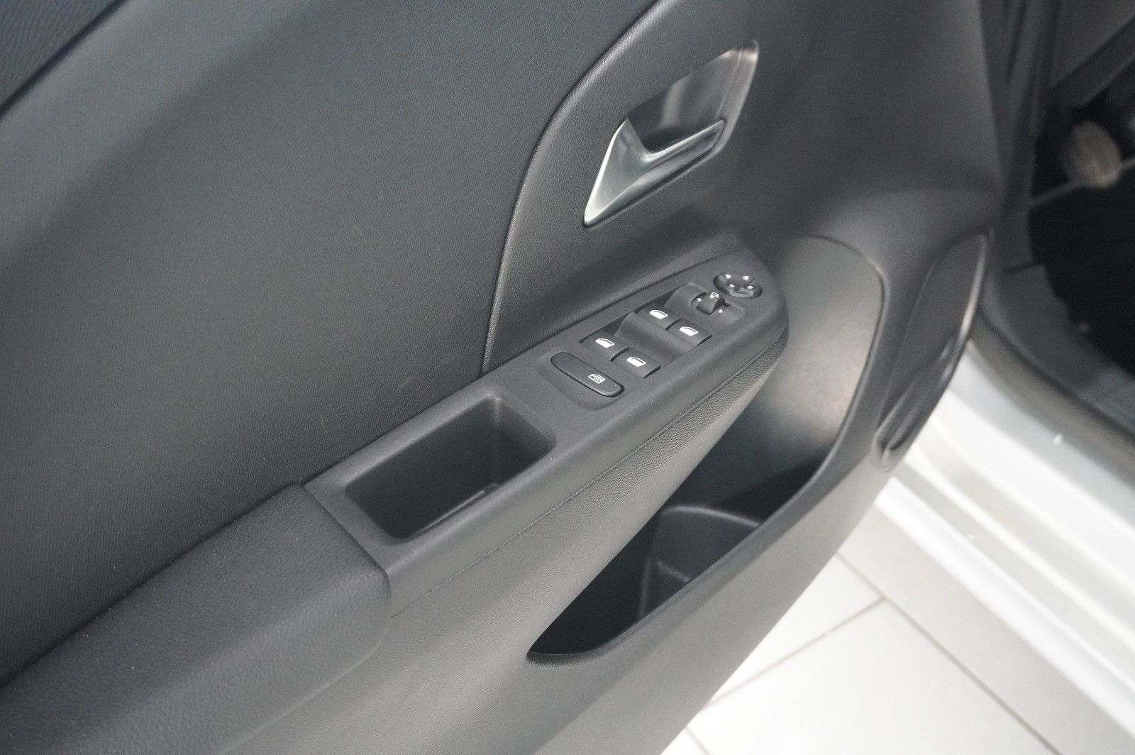 Fahrzeugabbildung Opel Corsa F 1.2 FACELIFT NAVI/LED/KAMERA/VIRTU./DAB+