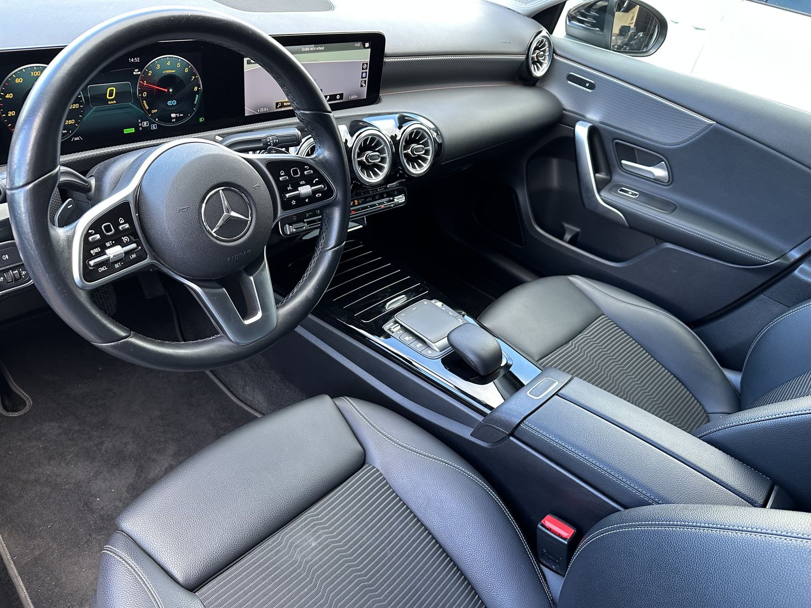 Fahrzeugabbildung Mercedes-Benz A 250e Progressive NAV+KEYLESS+TEMPO+PARKASSIST