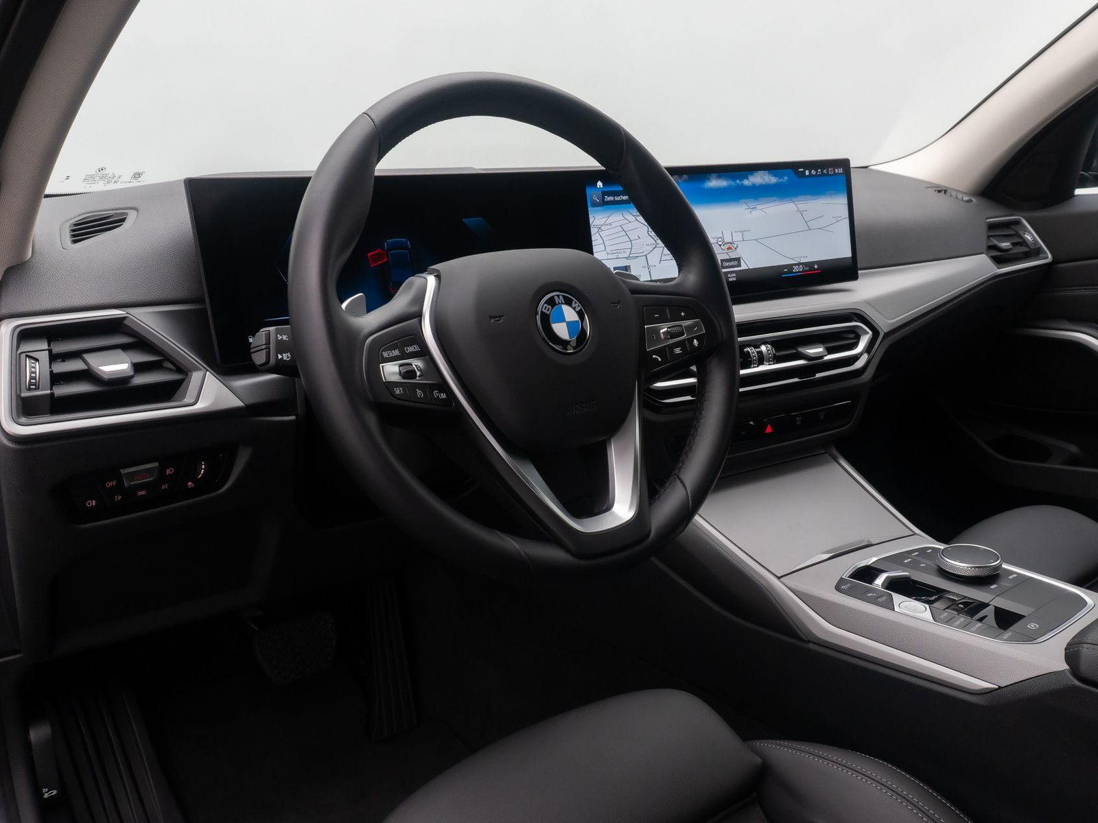 Fahrzeugabbildung BMW 330i GeschwindigReg DAB Komfort HiFi Leder 18Zol