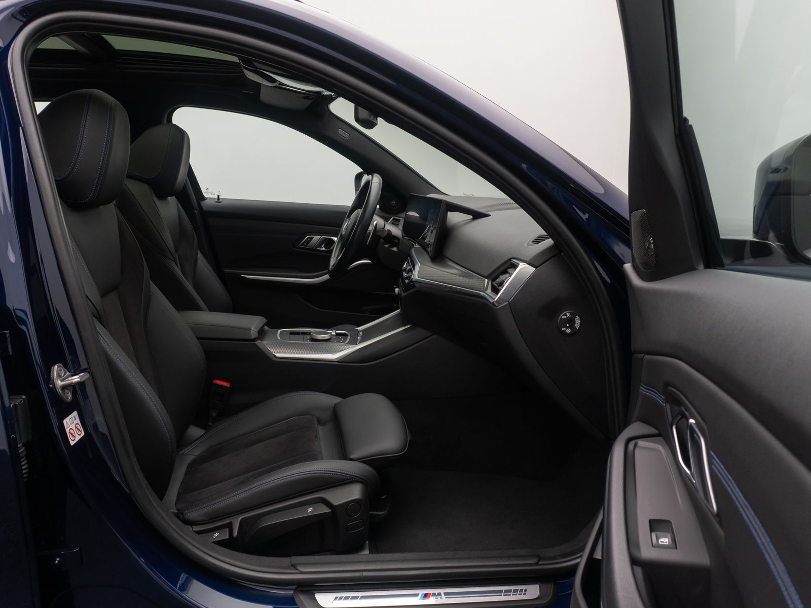 Fahrzeugabbildung BMW 320e M Sport AHK Panorama Stop&Go DAB H/K 18Zoll