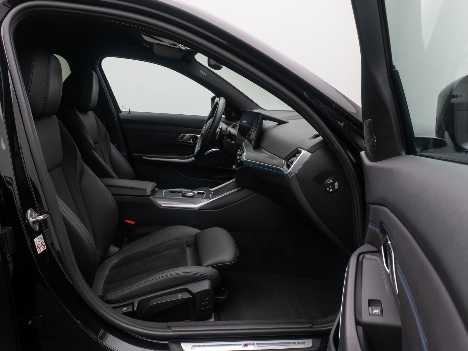 Fahrzeugabbildung BMW 330e M Sport Pro Kamera HUD DAB H/K Komfort 19"