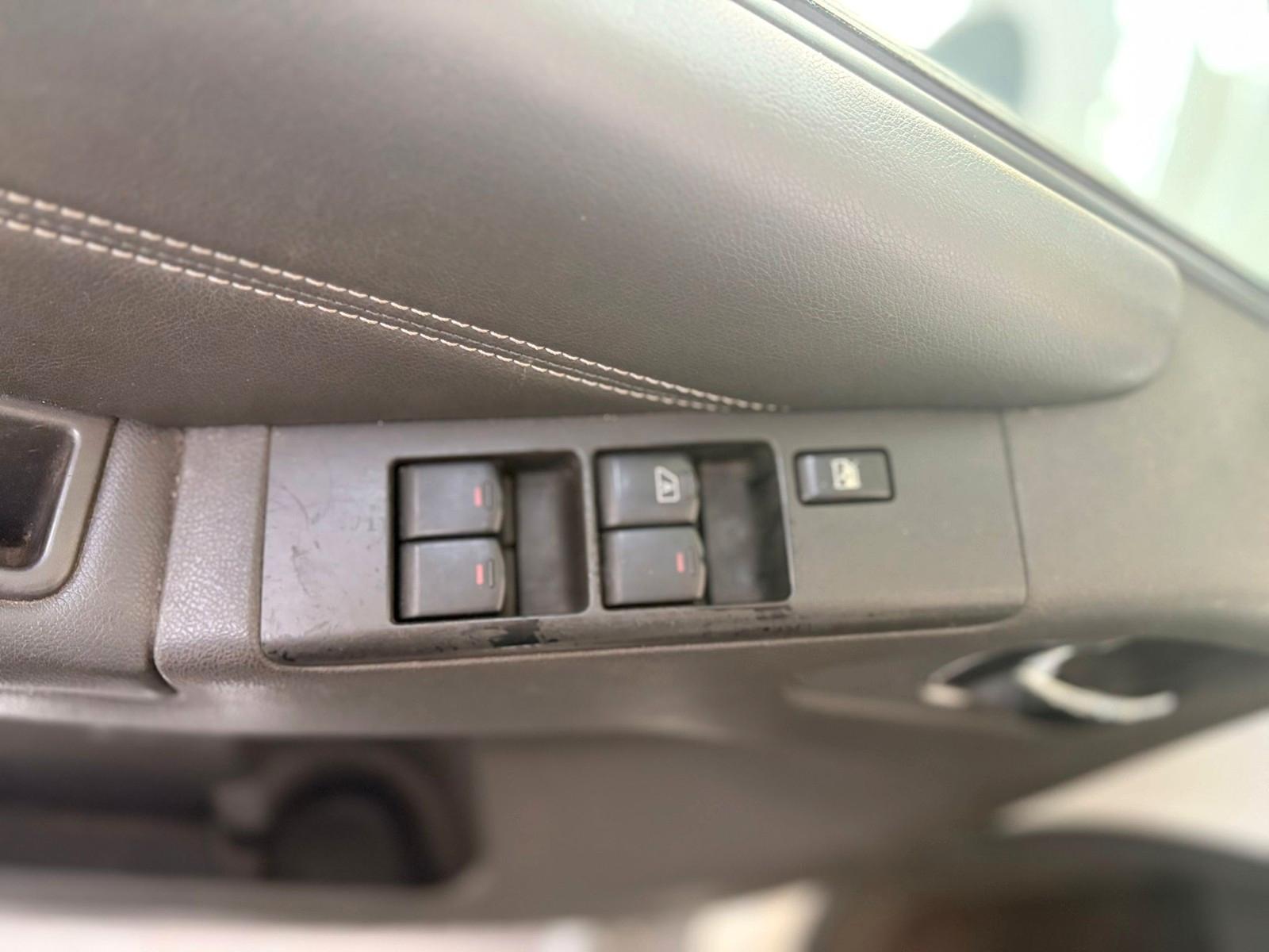 Nissan Navara Double cabine 3.0 231ch - Attelage - Régulateur - Ecran tactile - Sièges chauffants