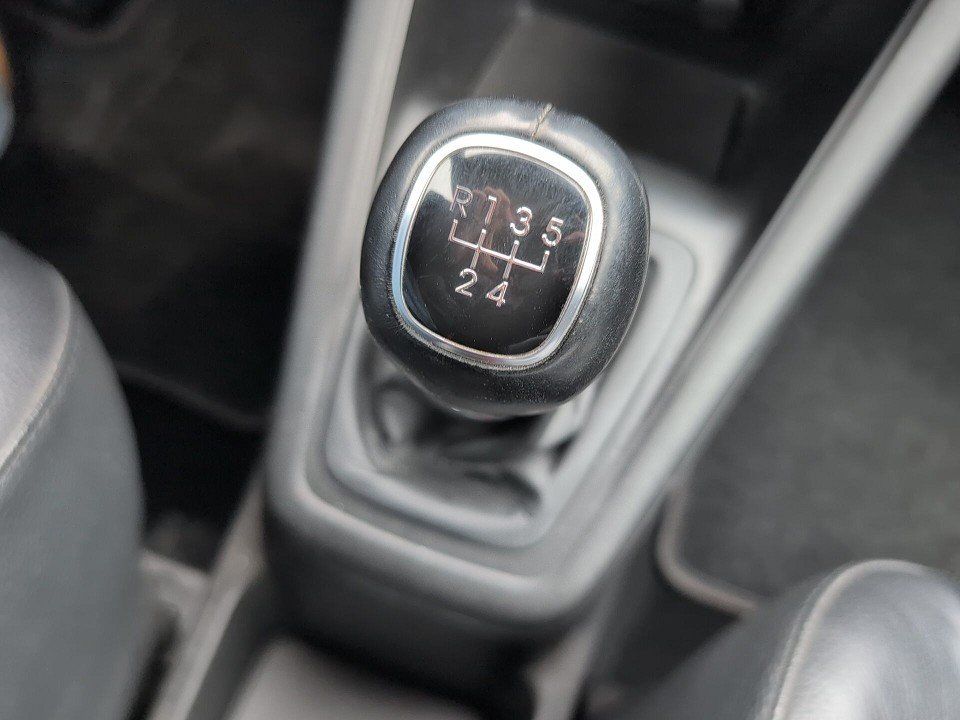 Fahrzeugabbildung Hyundai ix20 1.4 GOLD GARANTIE 1HD WENIG-KM AHK LEDER+BT