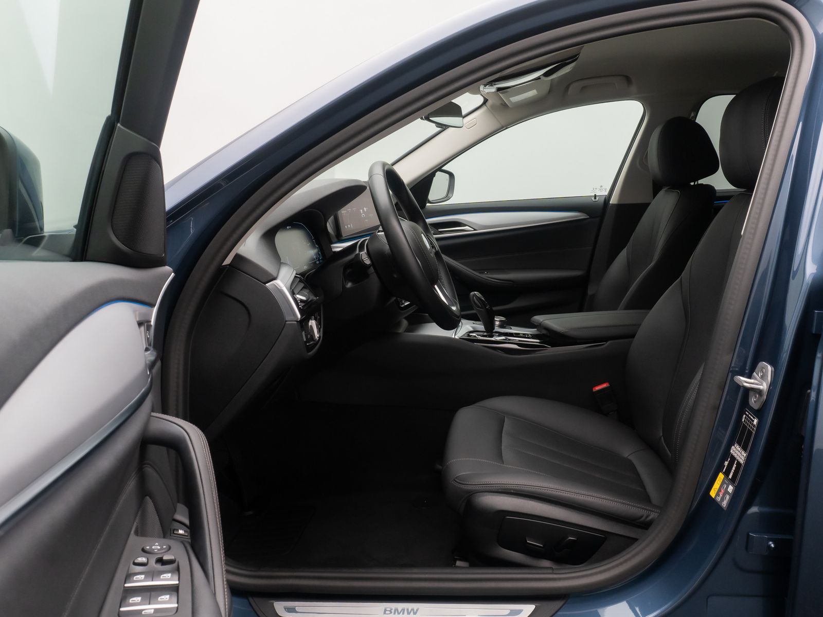 Fahrzeugabbildung BMW 530e Kamera DAB HiFi Sport Leder Komfort Alarm