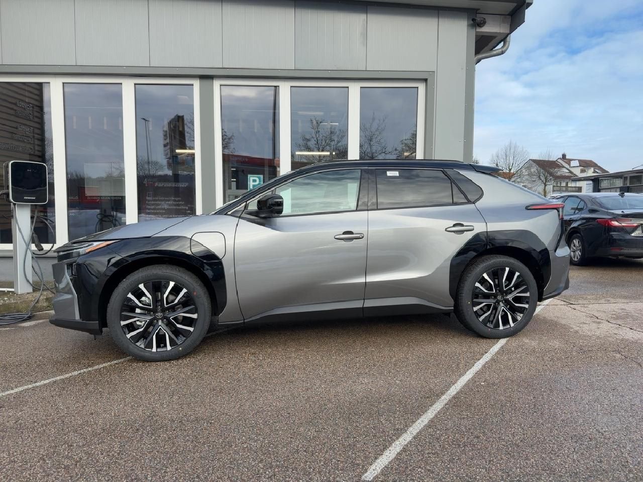 Fahrzeugabbildung Toyota bZ4X AWD Lounge *Leder+Pano+JBL+360+252kW