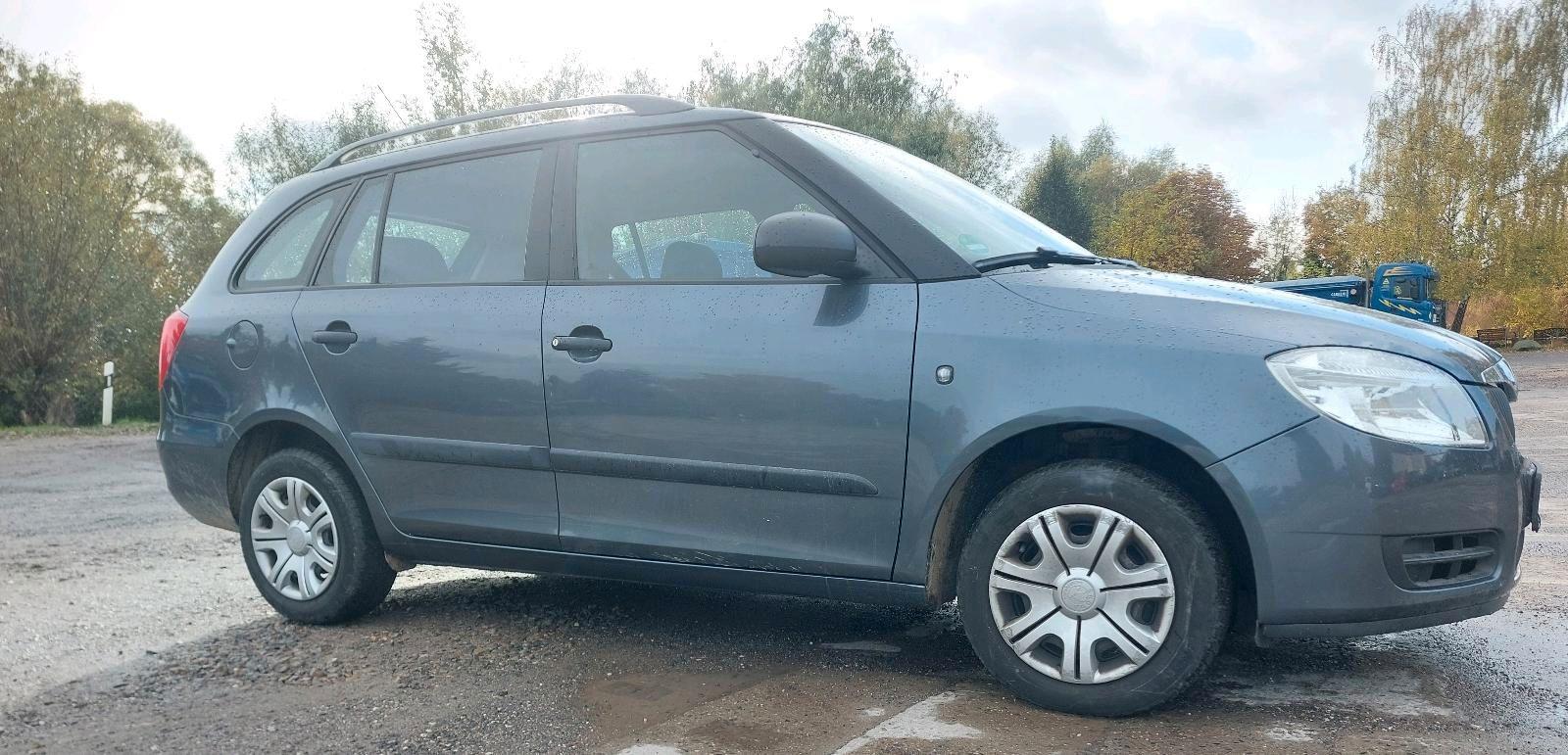 Skoda Fabia 2009 — rear view