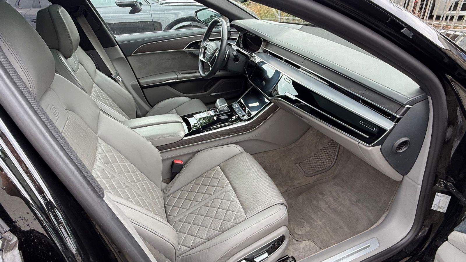 Fahrzeugabbildung Audi A8 50 TDI quattro S-Line