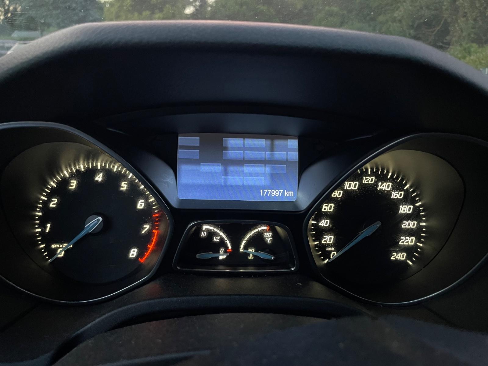 Ford Focus 2012 — photo 10