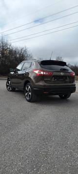 Nissan Qashqai 1.6 dCi N-Connecta | 360° | Panor - Nissan Qashqai mit Diesel-Antrieb: Limousine