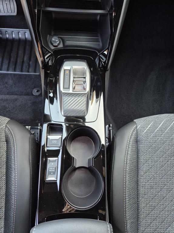 Peugeot 2008 Hybrid 145 Allure KLIMAAUT.+LED+SITZHZG.