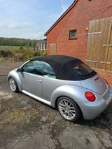 Volkswagen New Beetle 1.4 Cabriolet - Volkswagen New Beetle mit Benzin-Antrieb: Silber, Cabrio