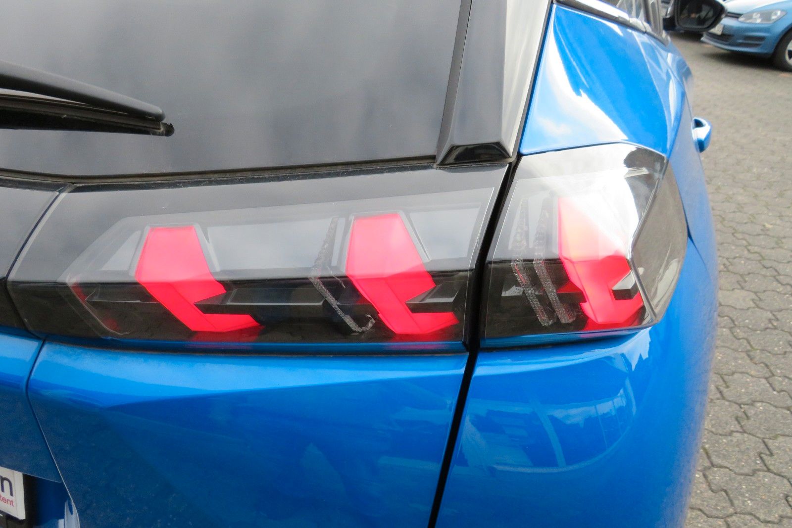 Fahrzeugabbildung Peugeot 2008 e- GT SITZH. NAVI KAMERA PDC 1.HD
