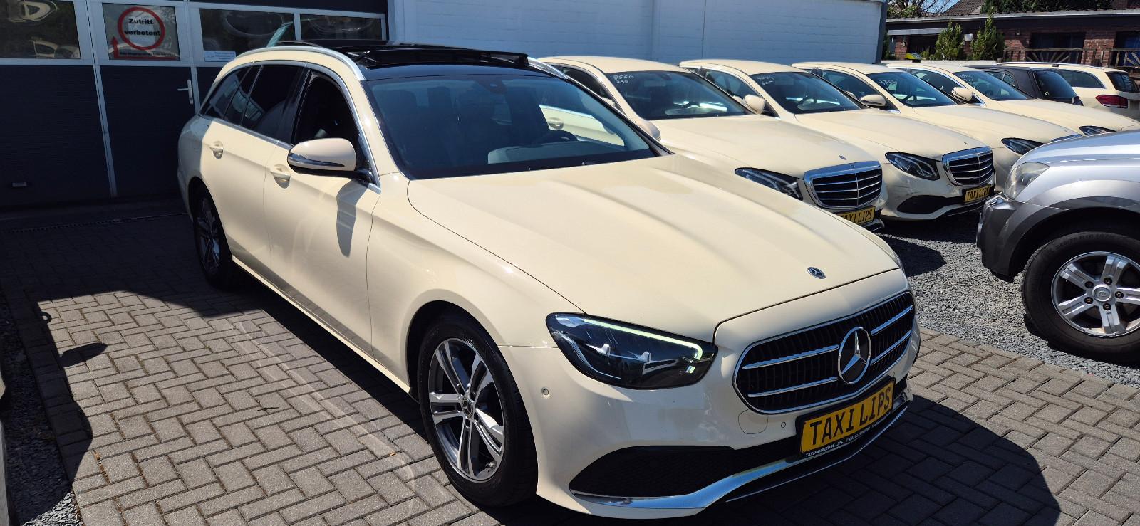 Mercedes-Benz E 220d - SCHECKHEFT MB - 1.HD - AVANTG. - PANO.