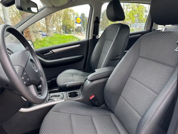 Fahrzeugabbildung Mercedes-Benz B 200 SportsTourer*Bi-Xenon*PDC*1Hand*Scheckheft