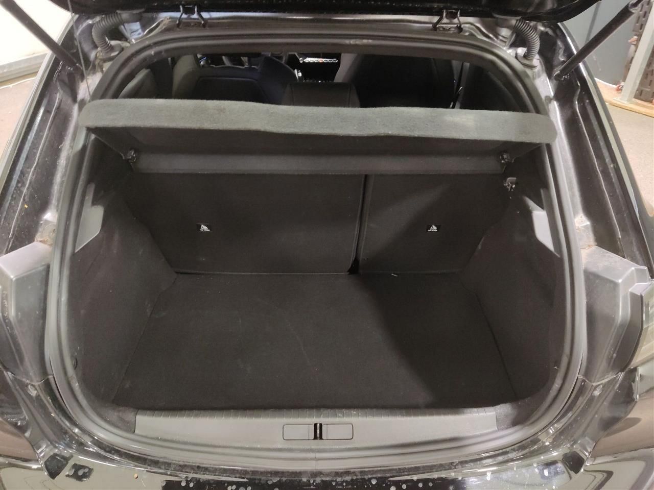 Fahrzeugabbildung Peugeot 208 GT MildHybrid 145e-DSC6