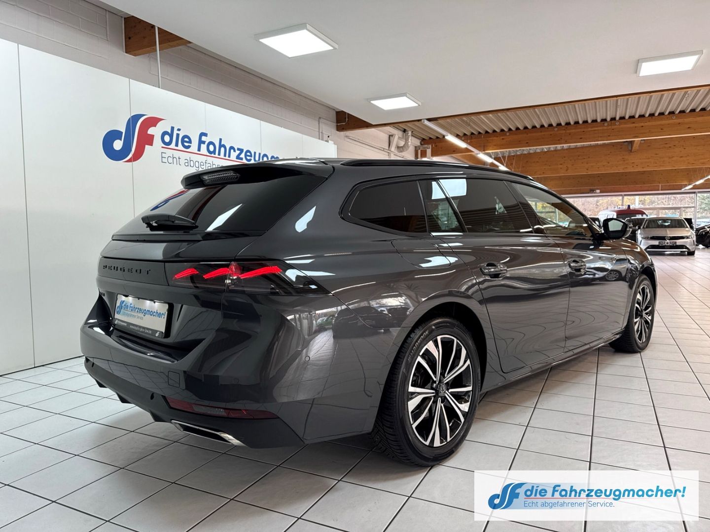 Fahrzeugabbildung Peugeot 508 SW Allure Pack Navi ACC El. Heckklappe 2-Zon