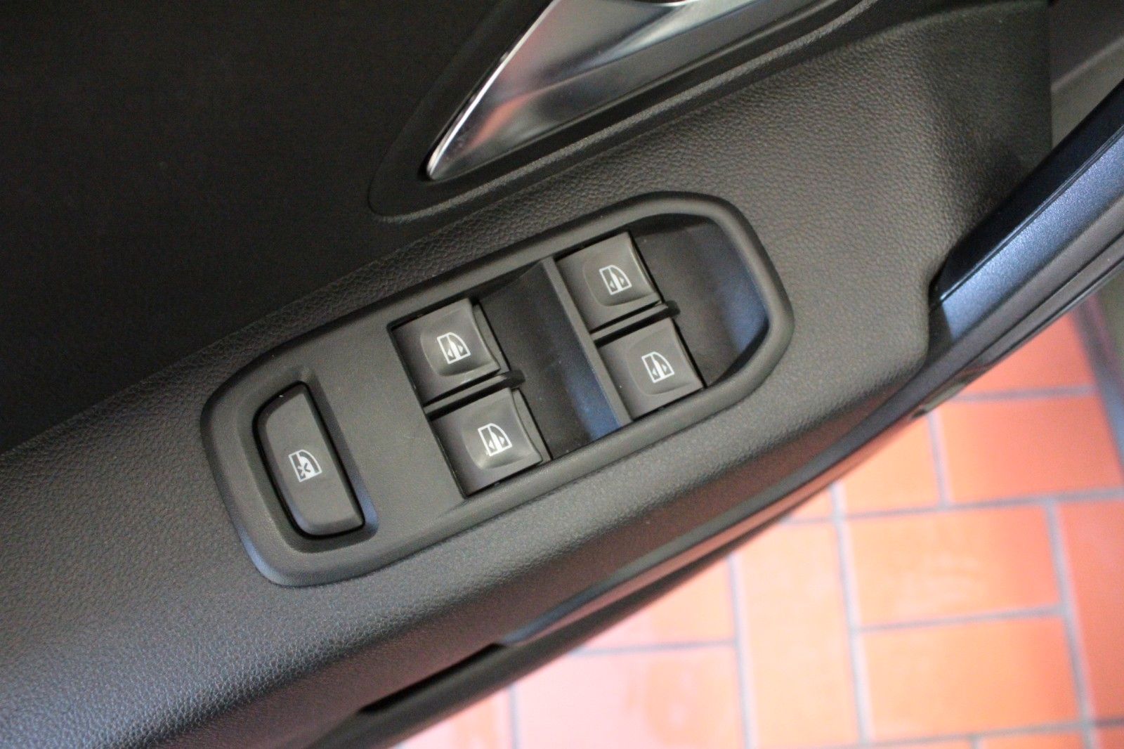 Fahrzeugabbildung Dacia Duster Sce 115 Eco-G*AHK*15075*
