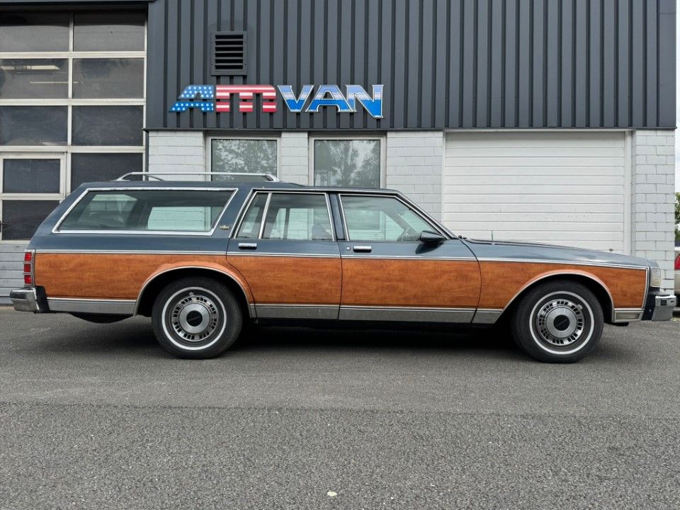 Fahrzeugabbildung Chevrolet Caprice Station Wagon LPG HU H gerade gemacht