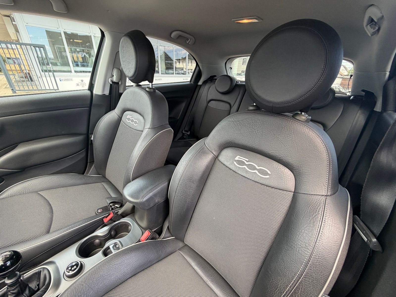 Fahrzeugabbildung Fiat 500X Cross/ UConnect / Fahrassistenz/Design-Kit