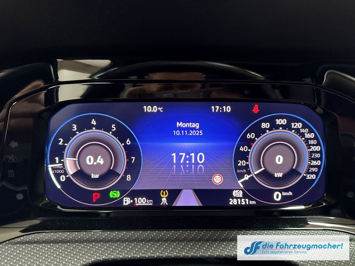 Fahrzeugabbildung Volkswagen Golf VIII Variant R Line 4Motion HUD AD AHK-klap