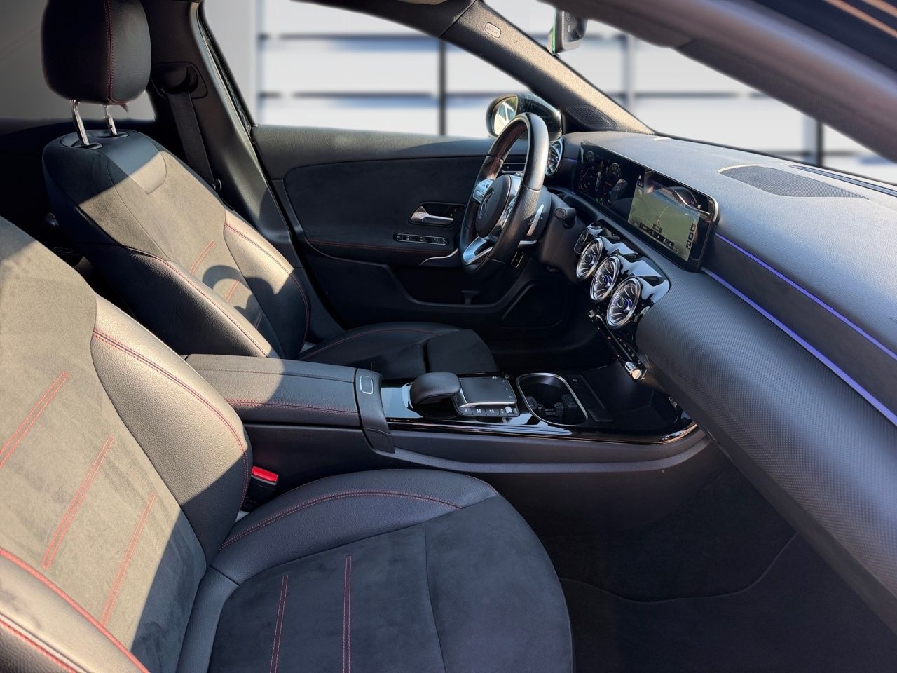 Fahrzeugabbildung Mercedes-Benz A 250 e Limousine AMG+NIGHT+MULTIBEAM+STNDHZ+++
