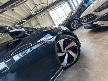 Volkswagen Golf GTI *SPORT-FAHRWERK*NAVI*ACC*PERFORMANCE*