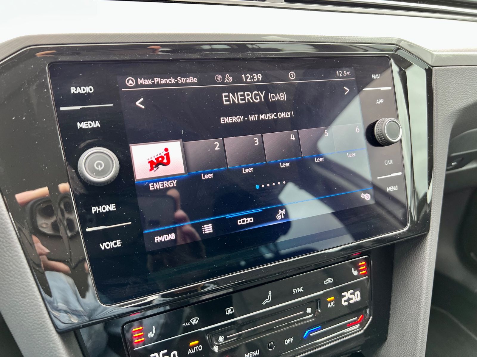 VW Passat Variant Business AAC NAVI SHZ MASSAGE
