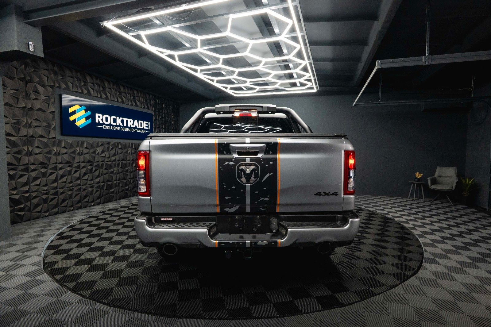 Fahrzeugabbildung Dodge RAM 5.7 V8 HEMI 4x4 OFFROAD Night-Paket *LED*19%