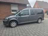 Volkswagen Caddy Maxi mit Rollstuhlrampe - Volkswagen Caddy Maxi aus 2012