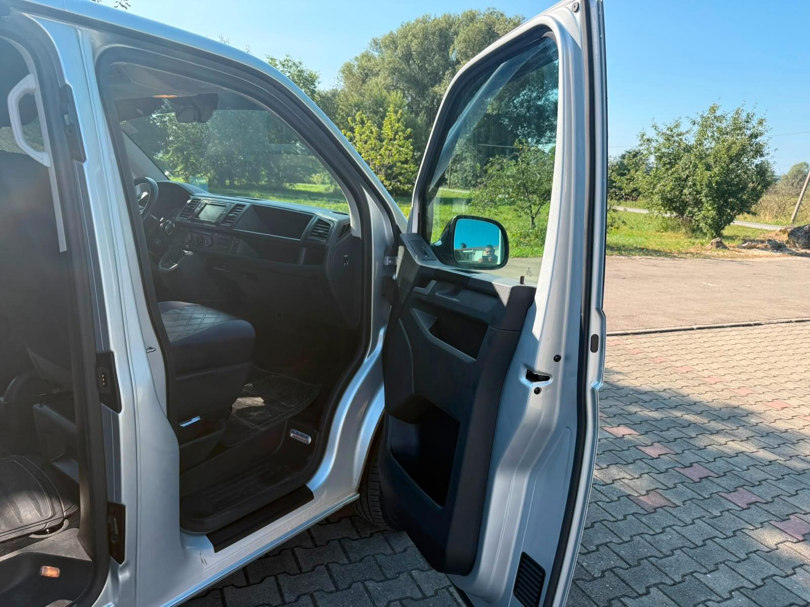 Volkswagen T6 Transporter Bus Caravelle Comfortline