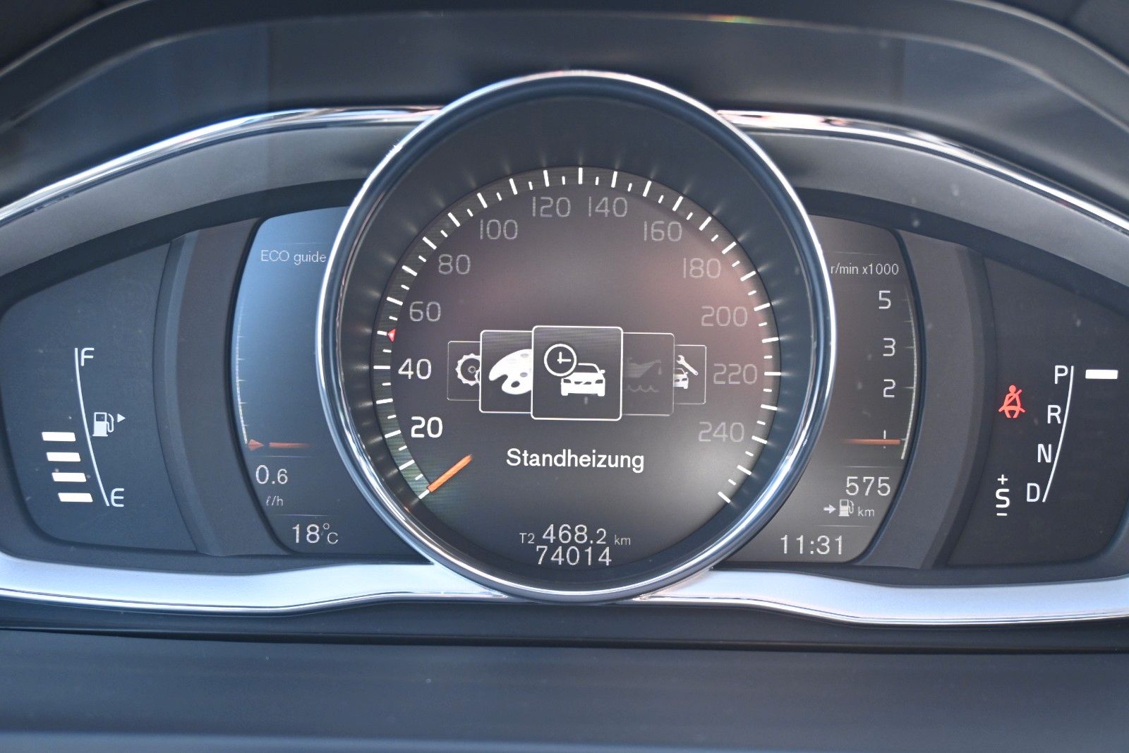 Fahrzeugabbildung Volvo V60 D4 Autom. Summum*NAVI*STDHZG*RFK*