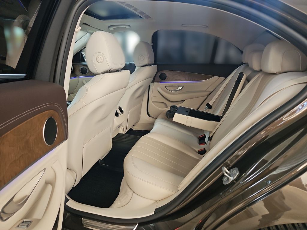 Fahrzeugabbildung Mercedes-Benz E 250 LUXURY AHK Comand Kamera LED