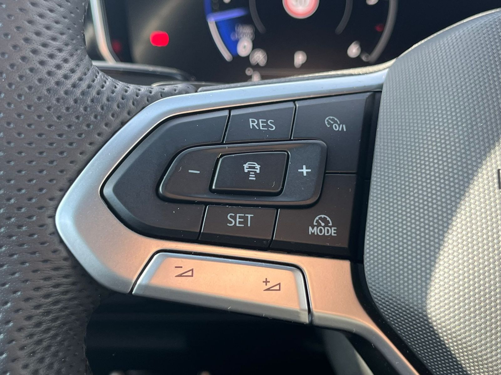 Fahrzeugabbildung Volkswagen Touareg 3.0TDI 4M R-Line VOLL Black 22" UPE 114T