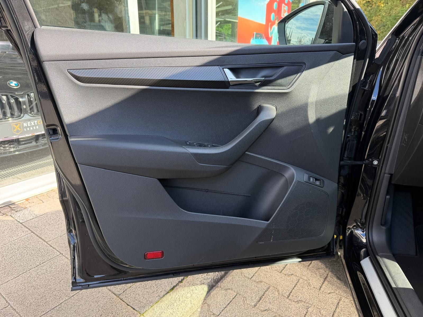 Fahrzeugabbildung SKODA Karoq 2.0TSI Sportline 4x4 DSG LED+NAVI+SHZ+TEMP