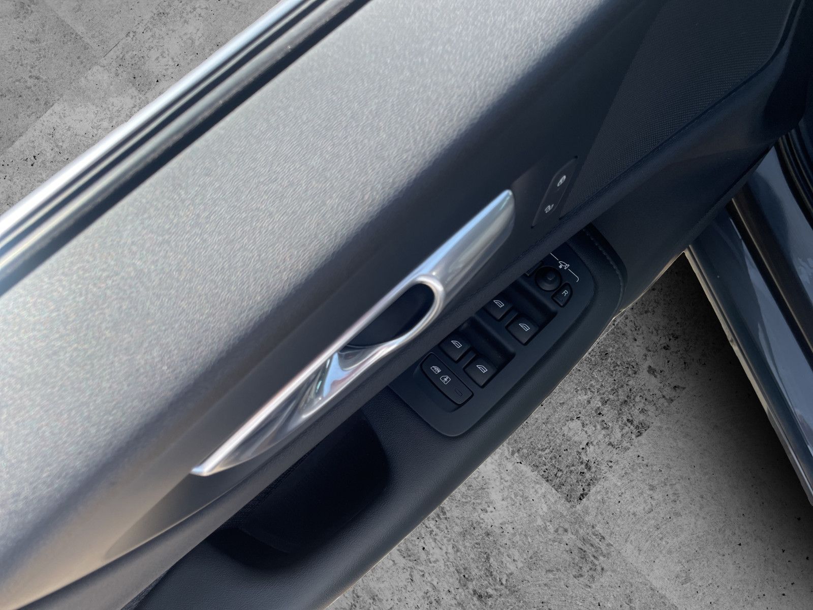 Fahrzeugabbildung Volvo S60 Lim. Plus Dark LED*CAM*Navi*Shzg